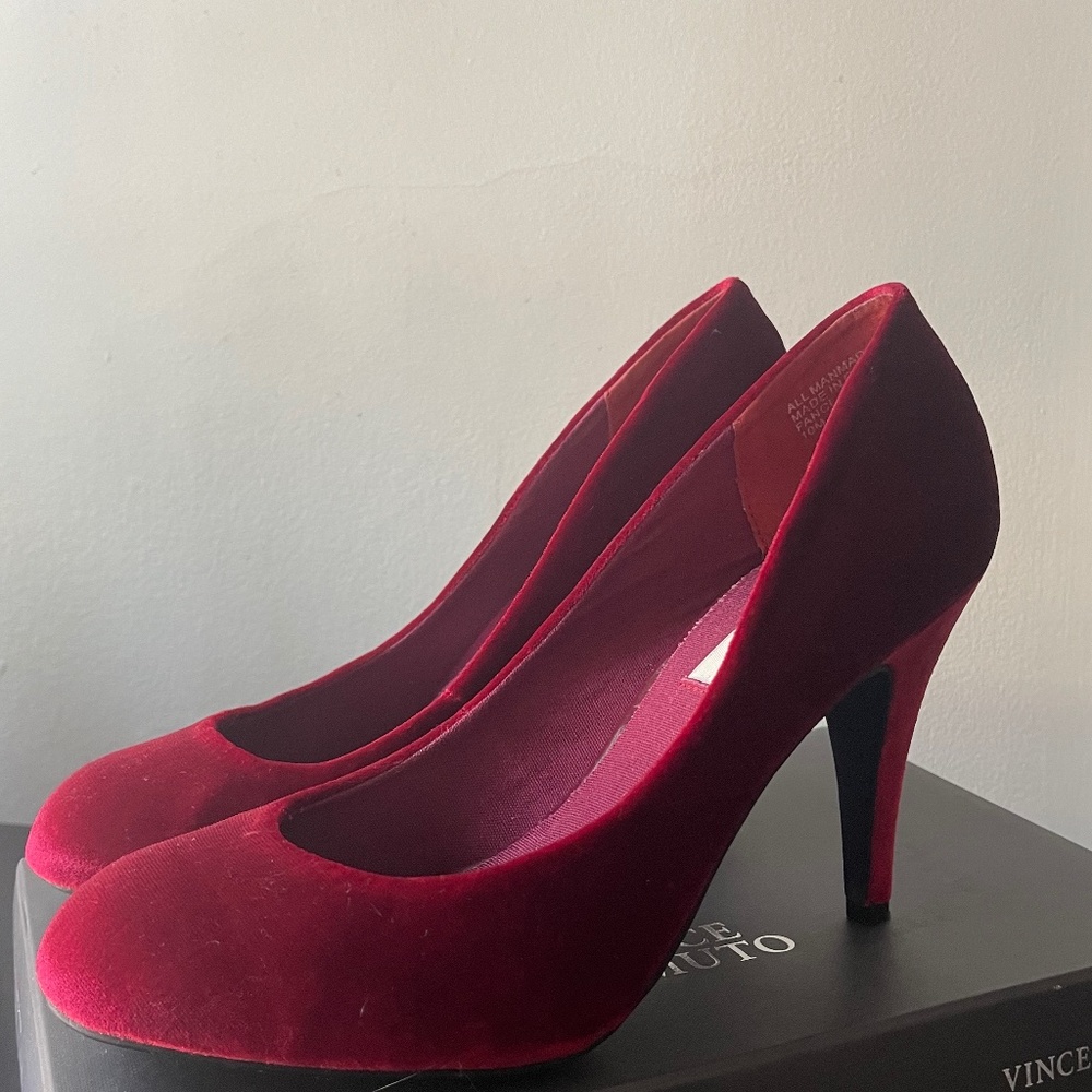 New! American Rag red velvet shoes